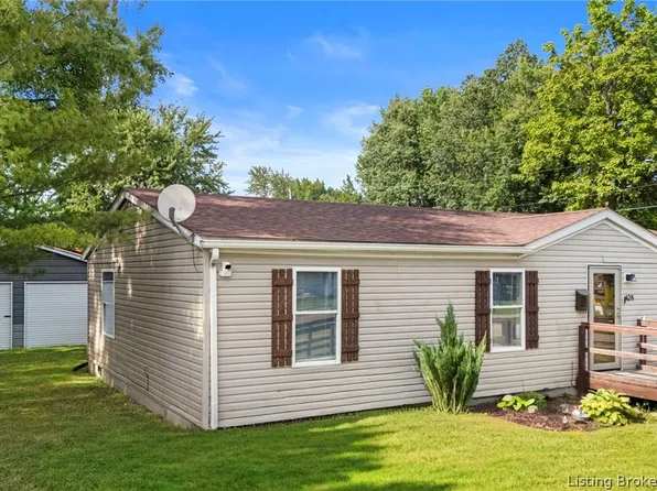 428 W Cross Street, Austin, IN 47102
