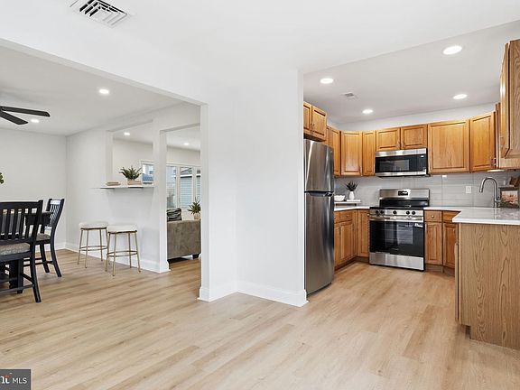 2nd image of 7 Wildflower Rd