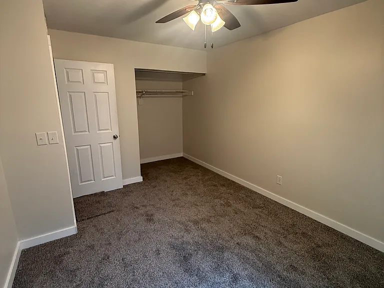 300 Macgregor Dr — Photo 9