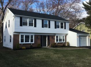 39 Hillcrest Ln, Willingboro, NJ 08046