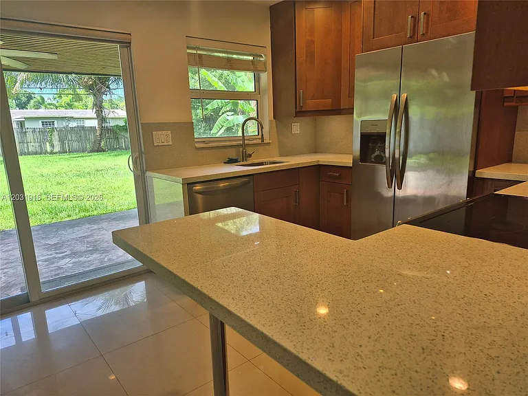 1401 SW 32nd Ct — Photo 8