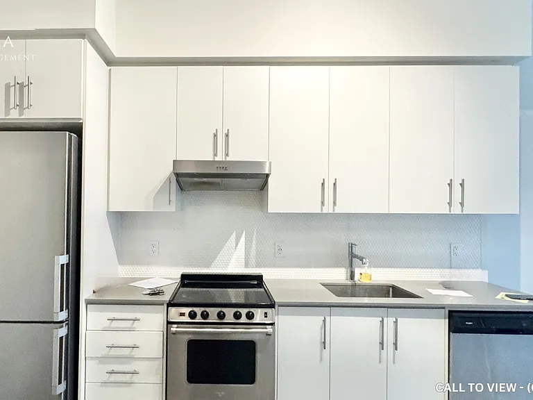 212 King William St S #1405 — Photo 2