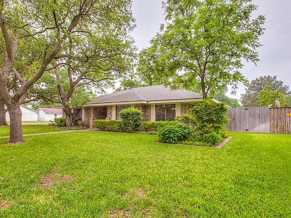 3rd image of 3101 Alta Vista Ln