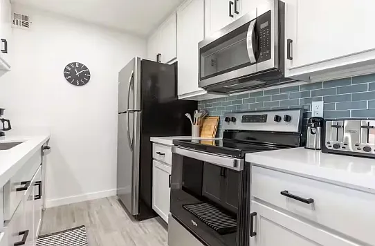 3 bed, 1132 sqft, $2,400 — Photo 2
