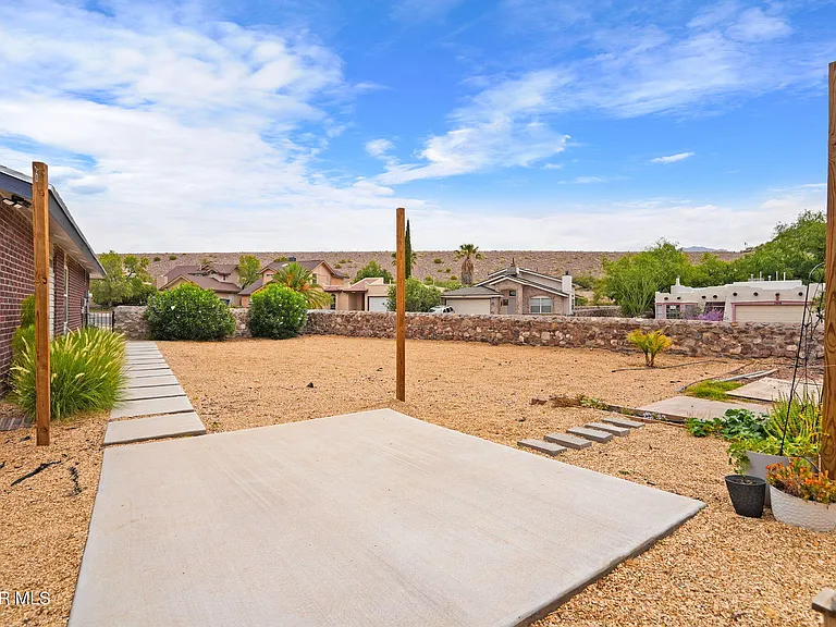 7609 Medano Dr — Photo 25
