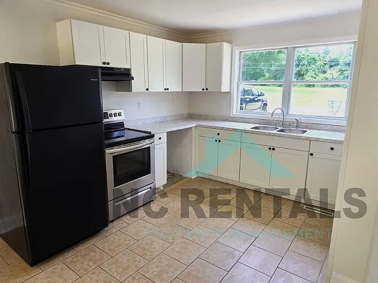 312 Walter Chambers St — Photo 6