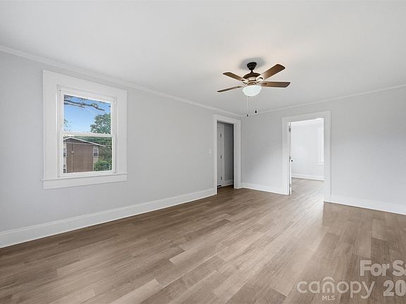5th image of 912 S Center St