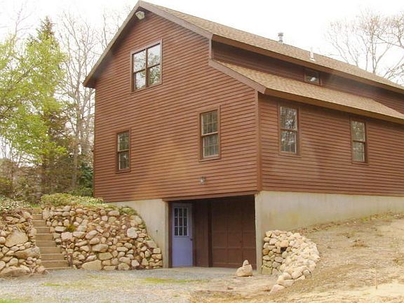 4th image of 240 Oak St