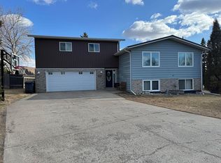 1213 Chestnut Dr, Washburn, ND 58577