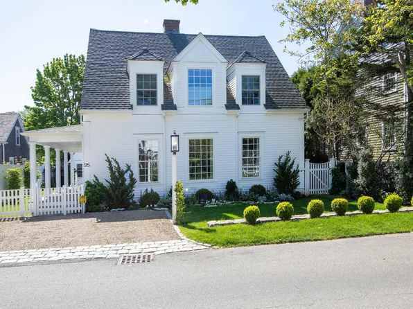 95 School St, Edgartown, MA 02539