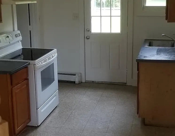 4 bed, $2,700 — Photo 3