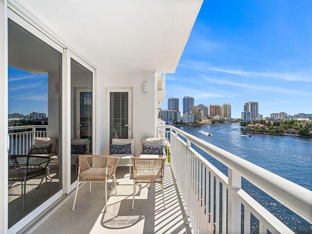 1st image of 511 Bayshore Dr APT 810