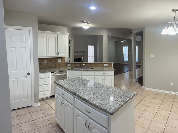 Kitchen with island countertop
