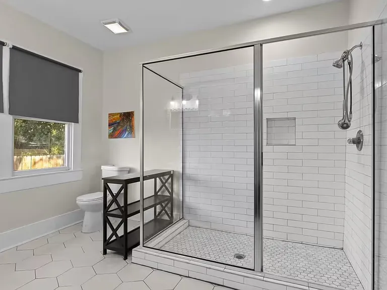 330 E Myrtle St — Photo 14