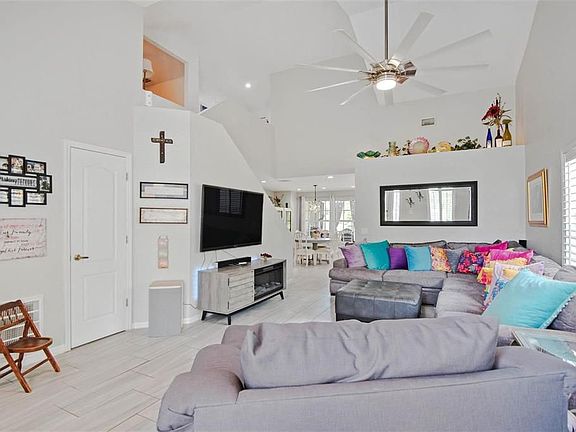 4th image of 1719 Lake Heron Dr