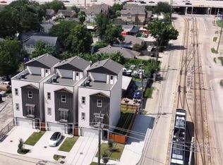 102 Sylvester Rd #B, Houston, TX 77009