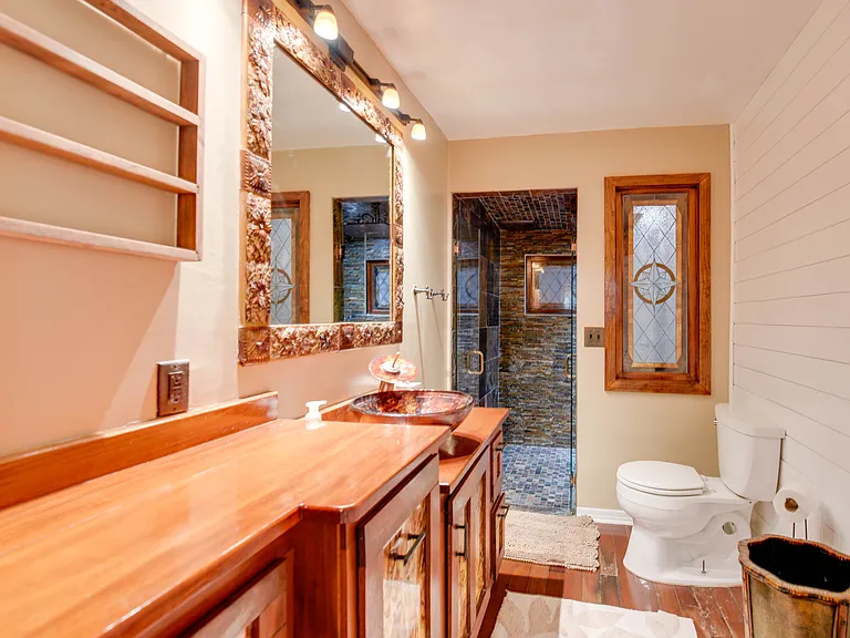 822 Thomas St #822 — Photo 5