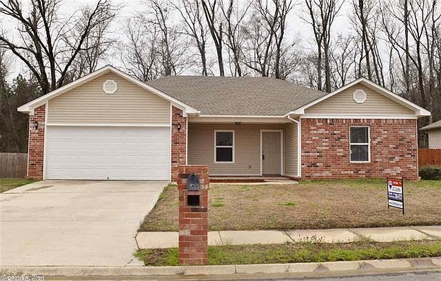 4 bedroom 2 bath in great neighborhood 10 min from Little Rock AFB