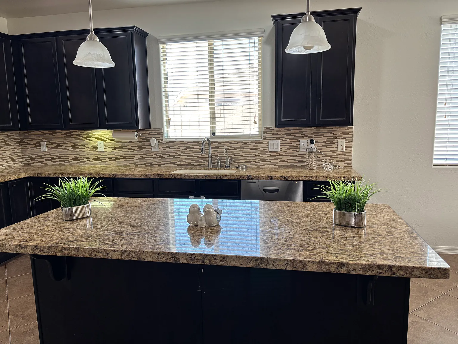 3 bed, 2.5 bath, 2167 sqft, $2,400 — Photo 3