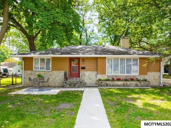 909 Main Ave, Clear Lake, IA 50428