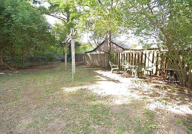 8102 Mee Mee Rd — Photo 32