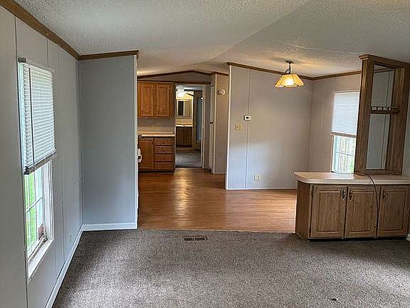 3rd image of 832 Georgina Dr