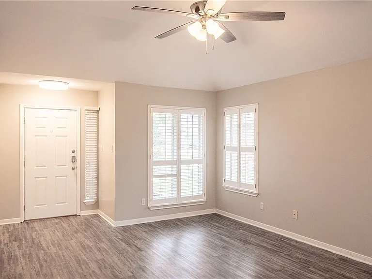 3739 Marielene Cir — Photo 7