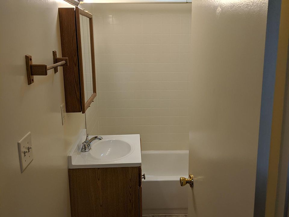 1st image of 4928 Olcott Ave #1