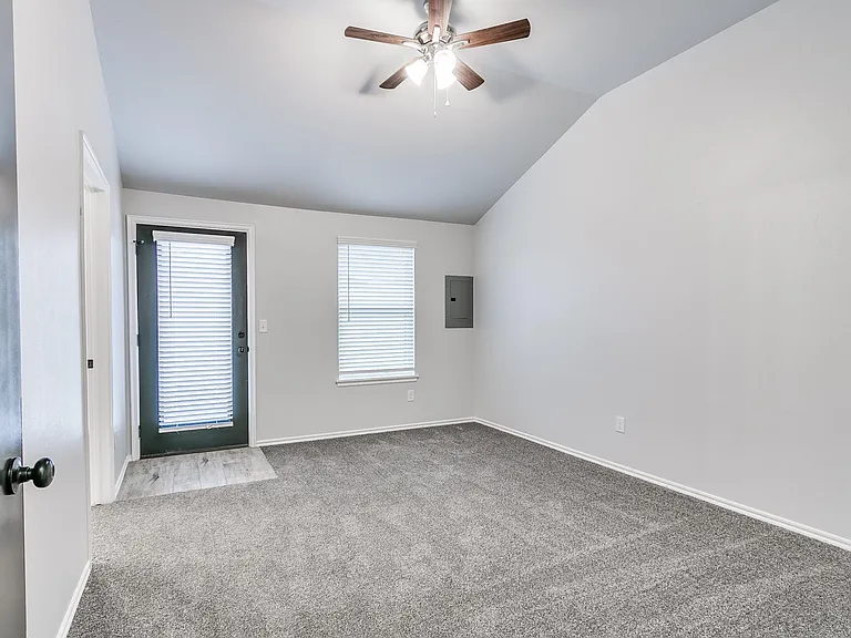930 Chase Ln — Photo 24
