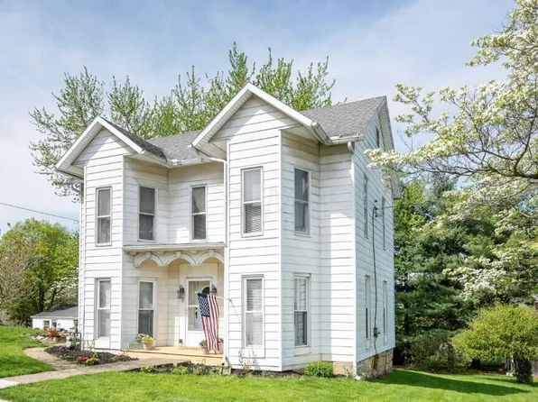 15 S West St, Thornville, OH 43076