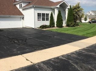 9405 Georgetown Ln #21D, Lakewood, IL 60014