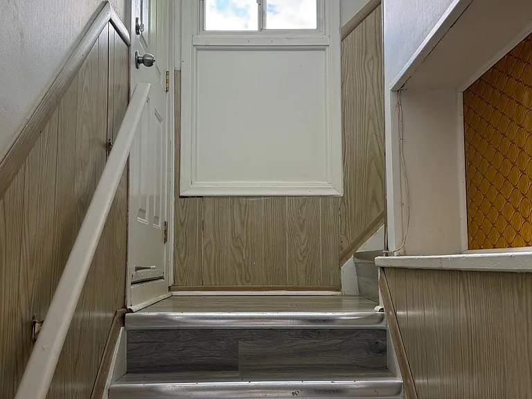 2076 Constance Dr — Photo 17