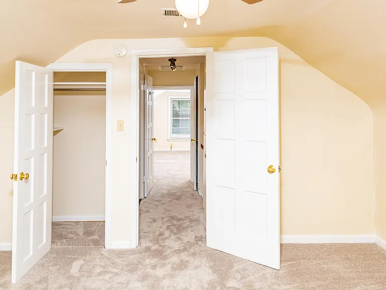 657 Montclair Dr — Photo 14