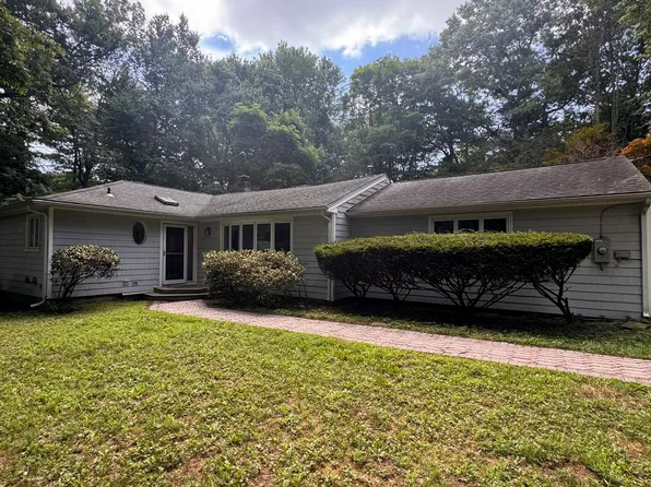 8 Midwood Rd, Norwalk, CT 06851
