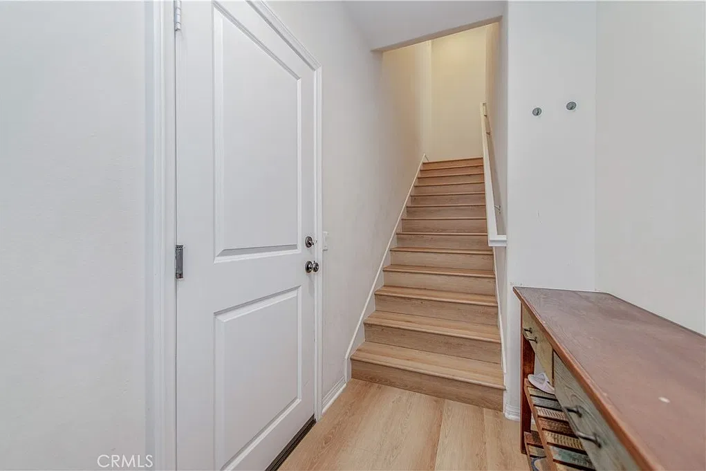 2 bed, 1297 sqft, $4,300 — Photo 4