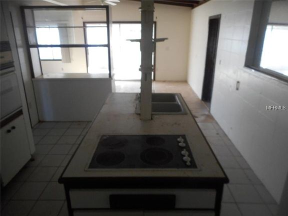 3rd image of 12329 Loranza Ave