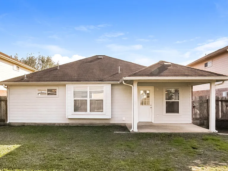 19242 Hopeview Ct — Photo 16