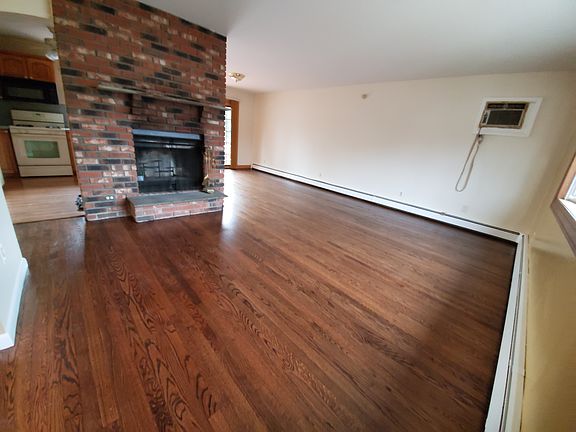 Spacious LR/DR w/ Fireplace