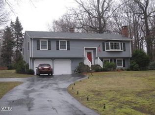 33 Midland Rd, Trumbull, CT 06611
