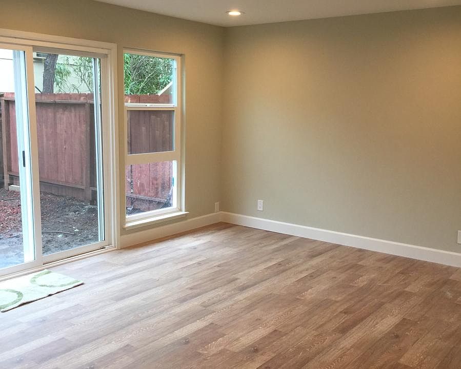 Large Living Area, Lots of Light