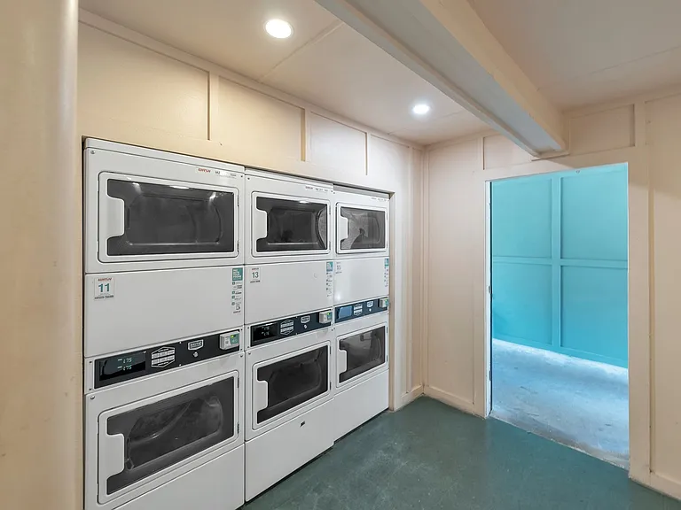 Oak Park Apartments — Photo 52