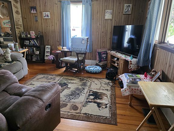 3rd image of 28 N Guilford Road