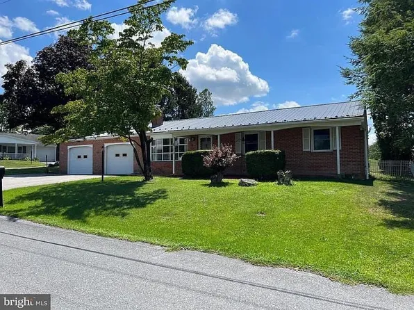 1270 Pleasant View Dr, Chambersburg, PA 17202