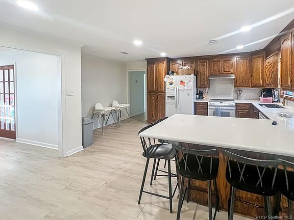 5th image of 2294 E Laura Dr