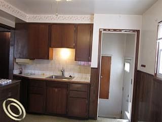 5th image of 4973 Kingston St