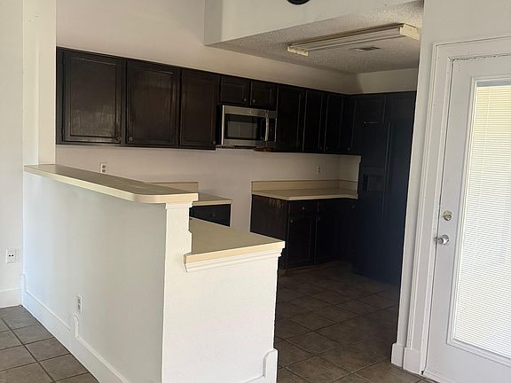4th image of 306 Lantana Dr