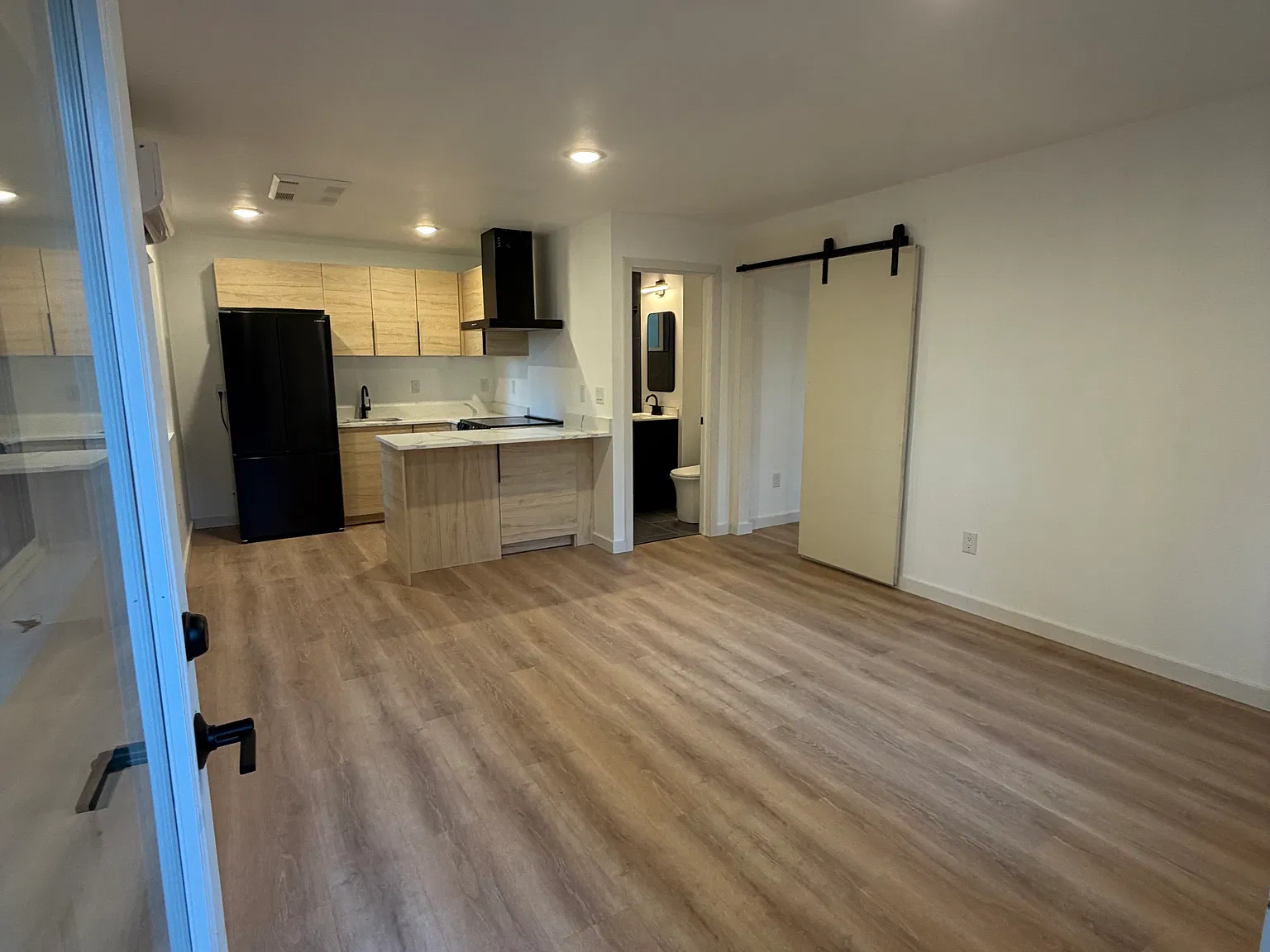 1 bed, 550 sqft, $1,600 — Photo 2
