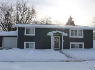721 NE 7th St, Madison, SD 57042