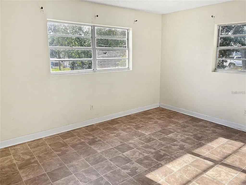 4 bed, 2.0 bath, 1903 sqft, $1,900 — Photo 4
