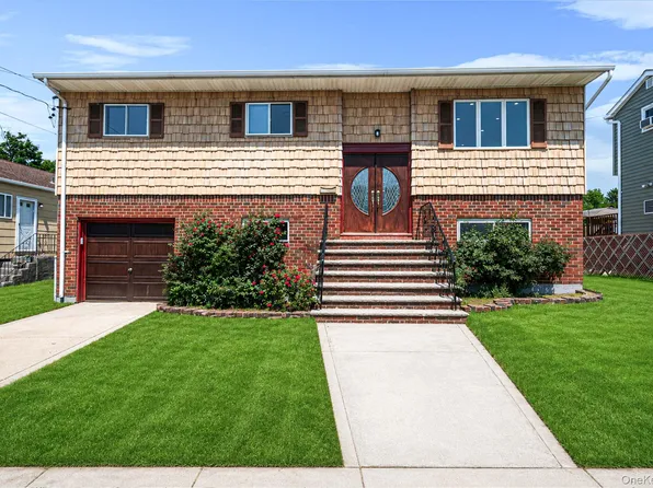 242 Roquette Avenue, Floral Park, NY 11001